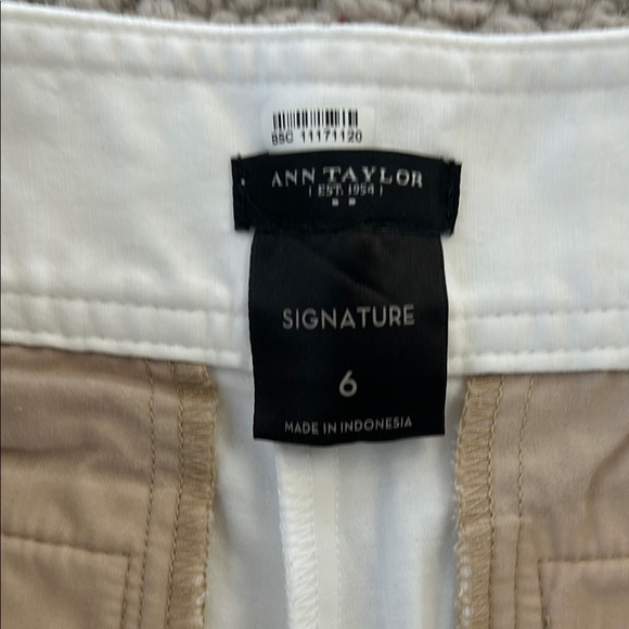 Women's Size 6 White Shorts - Picture 2 of 7